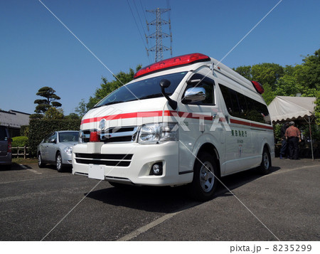 待機中の救急車 8235299