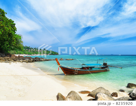 Clear water and blue sky 8235920