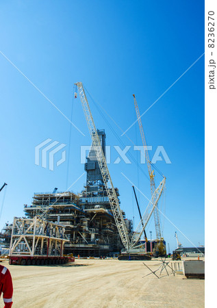 Offshore drilling during construction onshore 8236270