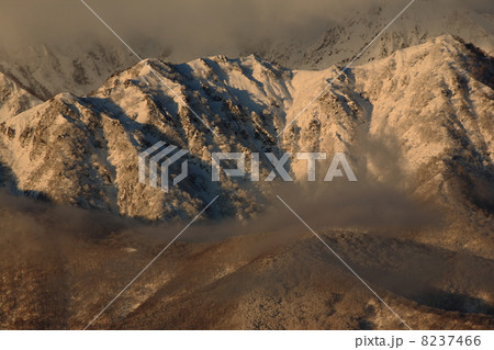 朝焼けの山並み 朝焼けの山並み 8237466