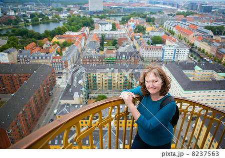 Girl on top of Vor Frelsers Kirke 8237563