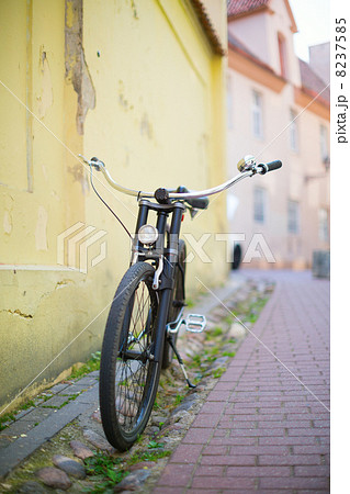 Old-fashioned bike on a street 8237585