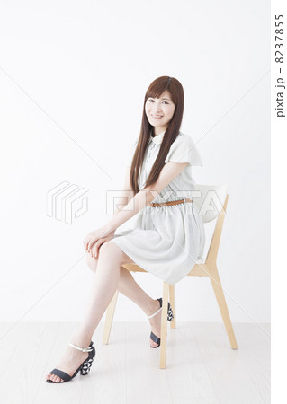 ロングヘアの女性 8237855