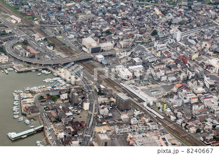 岡山県の山陽本線笠岡駅付近を空撮 8240667