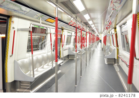 香港の地下鉄車内 8241178