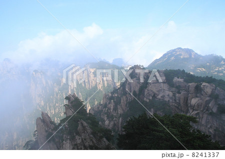 世界遺産　中国　黄山の絶景 8241337
