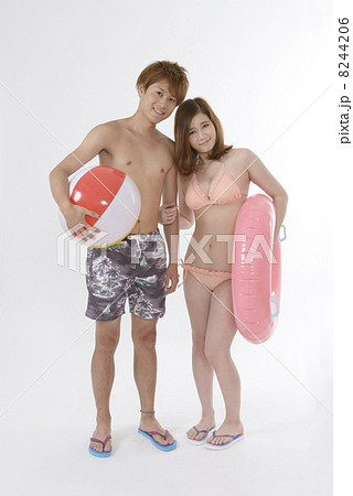 水着姿の若いカップルの写真素材 446