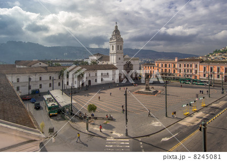 Iglesia de Santo Domingo, Quito, Ecuador 8245081