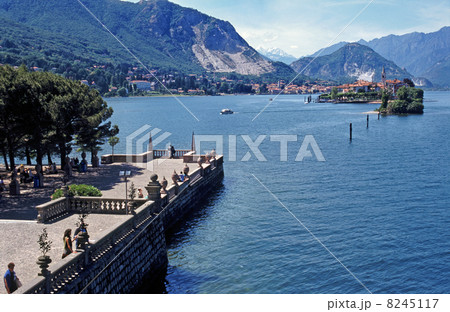 マジョーレ湖のテラス 8245117