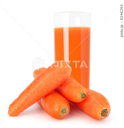 Carrot juice glass and carrot tubers Carrot juice glass and carrot tubers 8246263