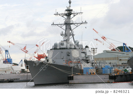 米海軍ミサイル駆逐艦の入港風景 8246321