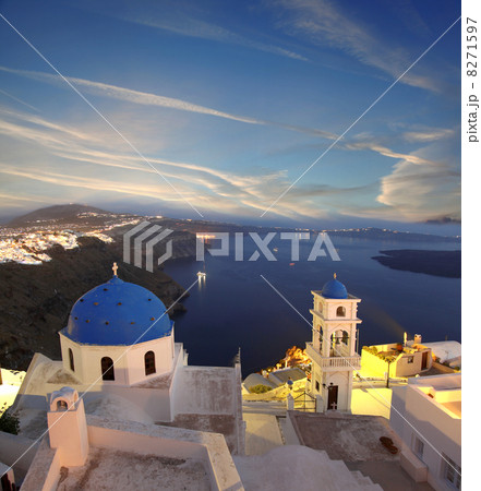 Oia village in Santorini island, Greece 8271597