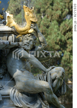 Atlases in the base of Fountain Night in Gurzuf 8271920