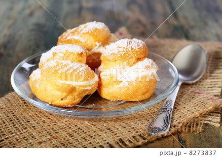 Eclairs. 8273837