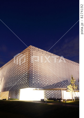 金沢海みらい図書館（夜景） 8274192