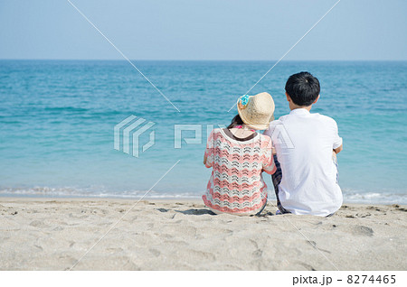 ビーチリゾートのカップル 8274465