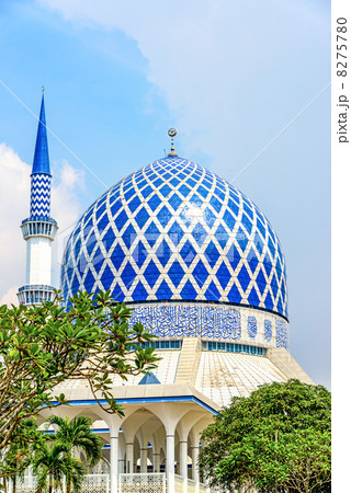 ブルー・モスクのドームとミナレット(マレーシア、シャー・アラム) 8275780