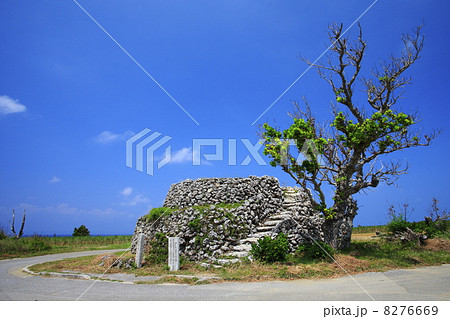 沖縄　波照間島の物見台 8276669