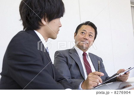 働くビジネスマン 8276904