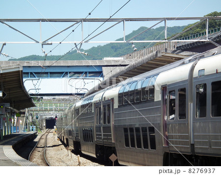 ホリデー快速ビュー山梨 相模湖駅 ホリデー快速ビュー山梨 相模湖駅 8276937