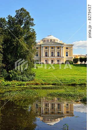 Summer landscape of the Pavlovsk garden and palace. 8279437