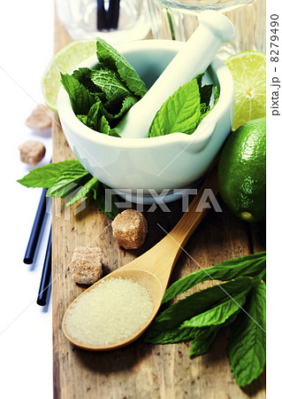 cocktail ingredients 8279490