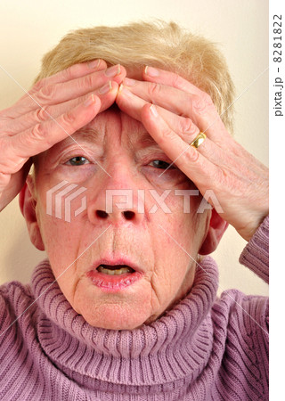one old woman has a painfull headache 8281822