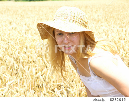 Girl in field 8282016