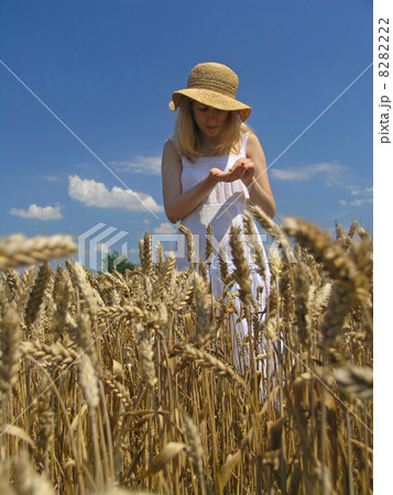 Girl in field Girl in field 8282222