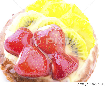 Strawberry Kiwi and Orange in jelly cake 8284540