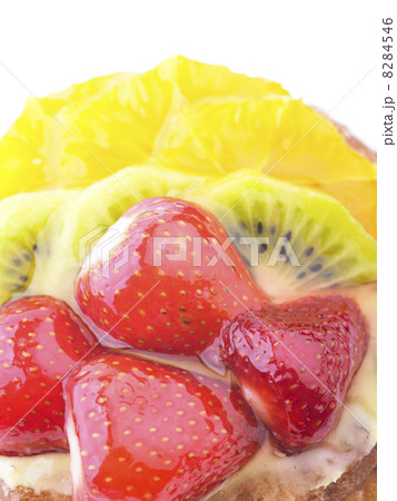 Strawberry Kiwi and Orange in jelly cake 8284546