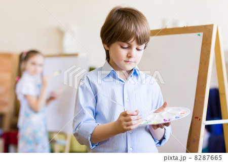 Cute boy painting Cute boy painting 8287665
