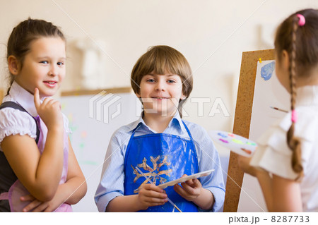 Children drawing and painting Children drawing and painting 8287733