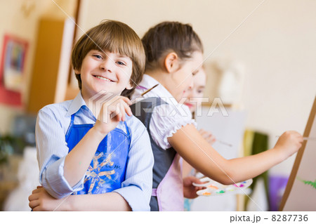 Children drawing and painting Children drawing and painting 8287736
