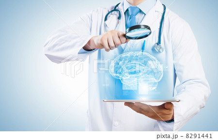 Doctor with tablet pc 8291441