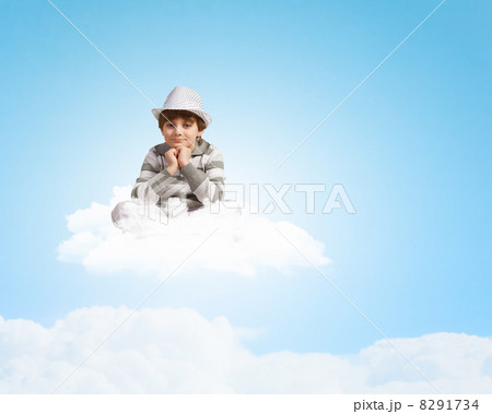 Little boy meditating Little boy meditating 8291734