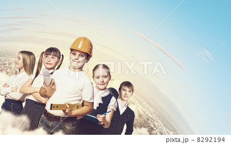 Group of kids 8292194