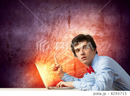 Businessman using laptop 8293715