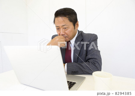 働くビジネスマン 8294385