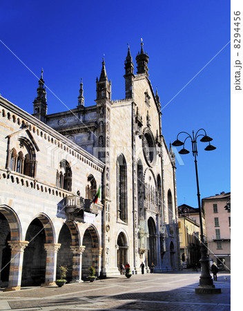 Cathedral in Como, Lombardy, Italy Cathedral in Como, Lombardy, Italy 8294456