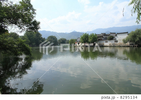 中国；世界遺産　宏村 8295134