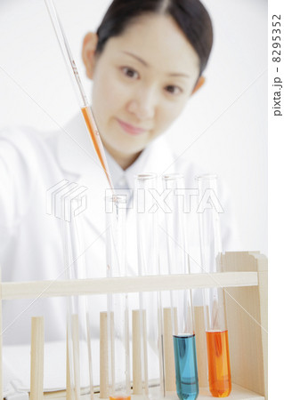 研究者 研究者 8295352