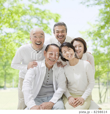 笑顔の日本人男女達 8298614