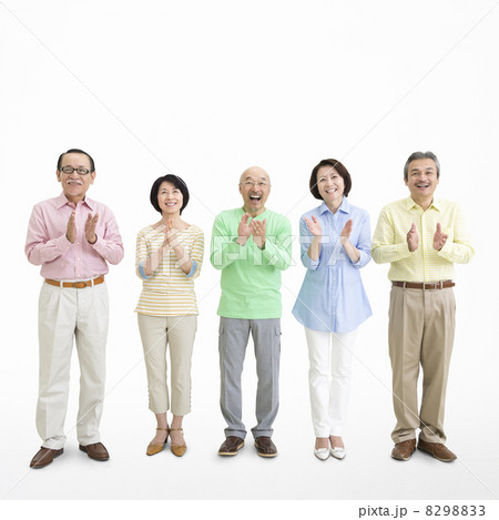 拍手する日本人男女達 8298833