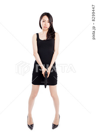銃を持った女性 銃を持った女性 8299447
