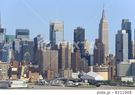 摩天楼のビル群　エンパイア　右寄り 8311908