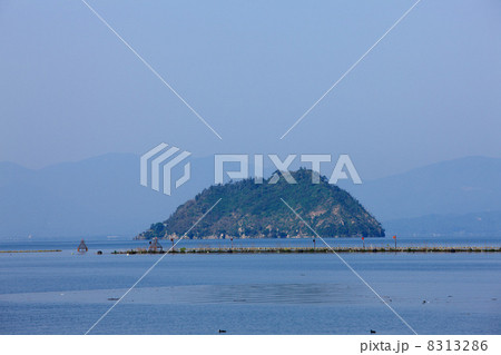 長浜市から見る竹生島 8313286