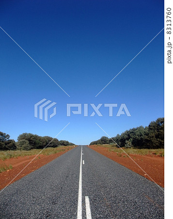 道路 道 一本道の写真 エアーズロックへ続く道 ウルル・カタジュタ公園 道路 道 一本道の写真 エアーズロックへ続く道 ウルル・カタジュタ公園 8313760