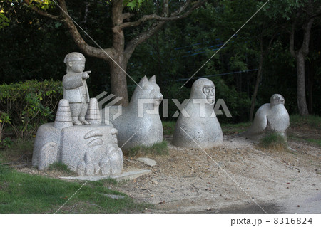 山陽自動車道道口パーキングエリア下り線　桃太郎モニュメント 8316824