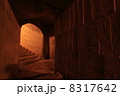 ミステリアスな廃地下道 8317642